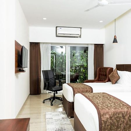The Runway Hotel Kochi Exterior photo
