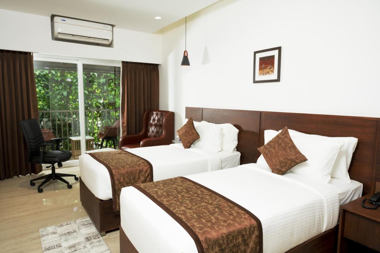 The Runway Hotel Kochi Exterior photo