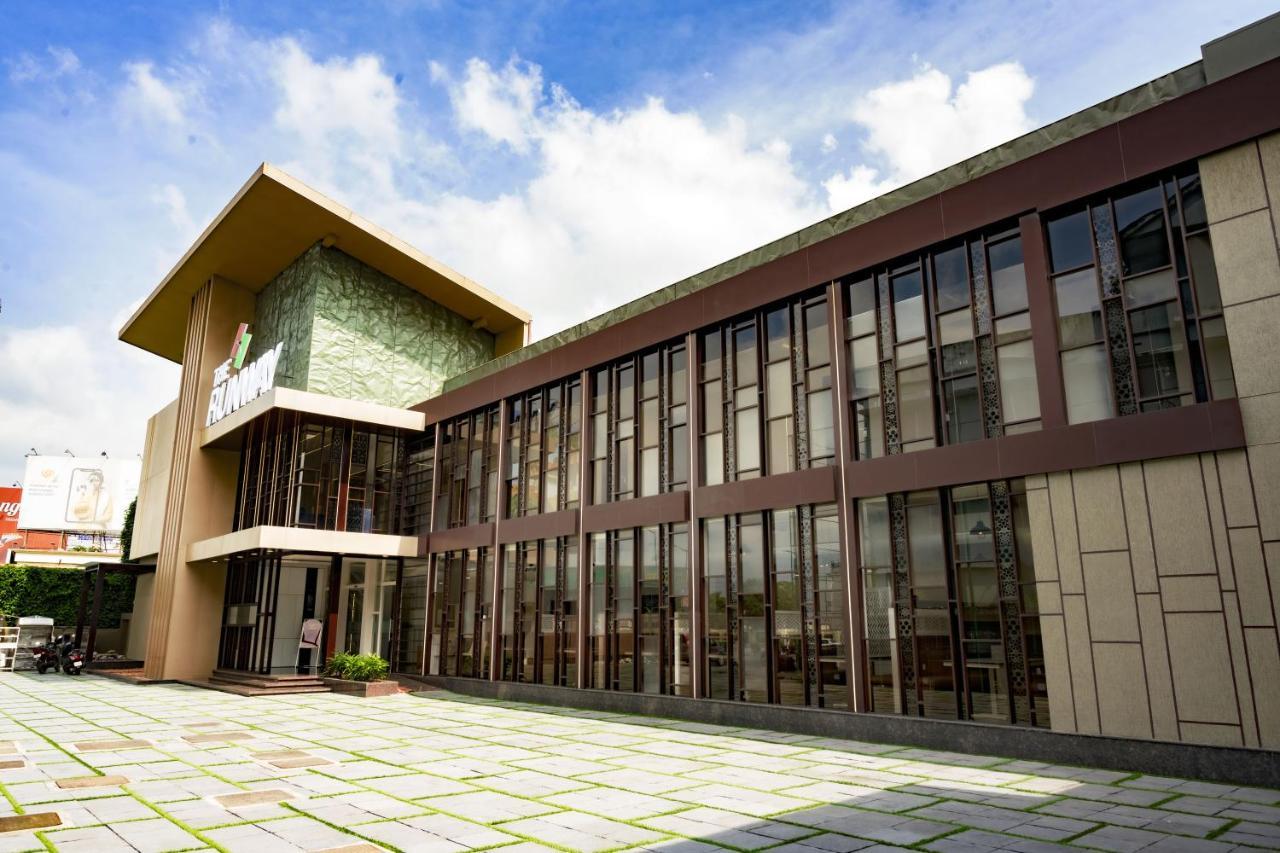The Runway Hotel Kochi Exterior photo