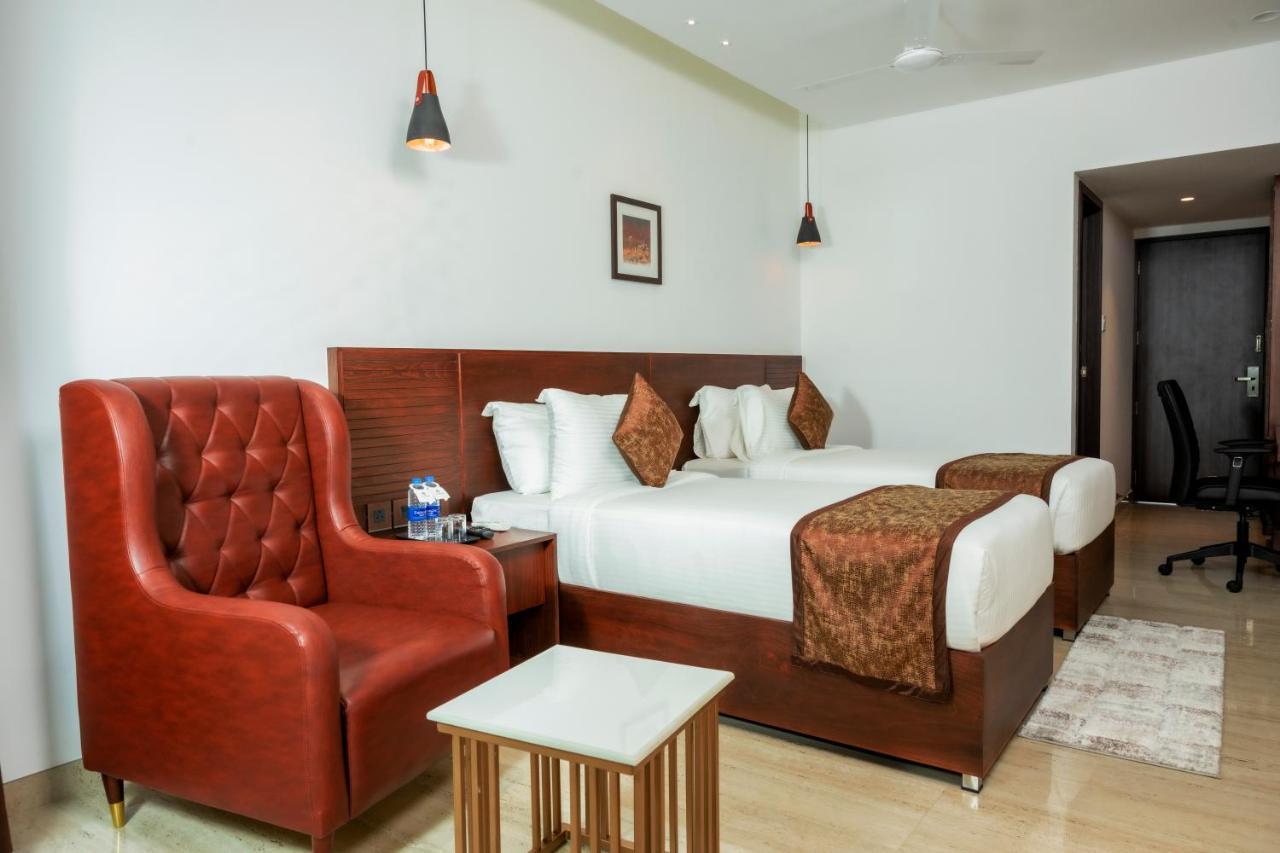 The Runway Hotel Kochi Exterior photo