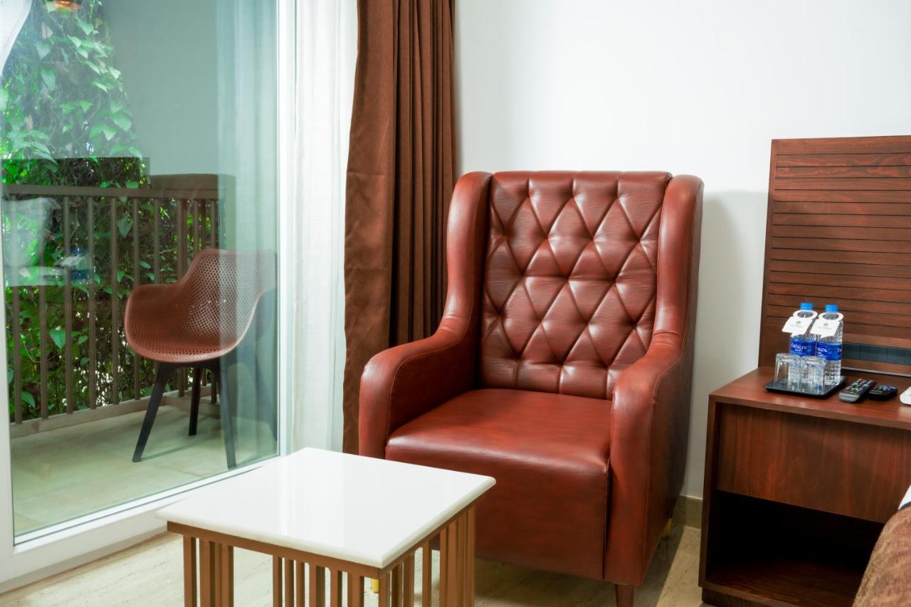 The Runway Hotel Kochi Exterior photo